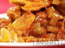 Рецепта Вкусна свинска кавърма със сушени смокини и праз лук в тенджера